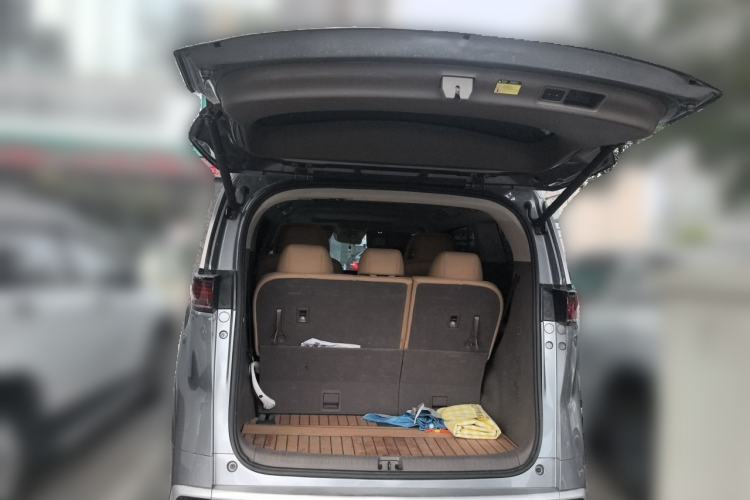 Used Denza D9 2022 DM-i 970 Four-Wheel Drive Prestige Model Trunk
