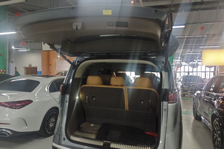Used Denza D9 2022 DM-i 970 Four-Wheel Drive Flagship Model Trunk