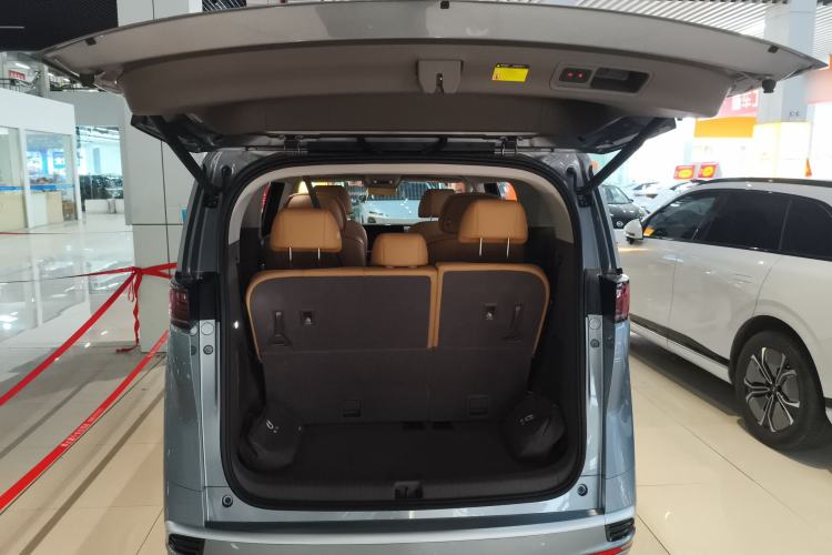 Used Denza D9 2022 DM-i 1040 Prestige Model Trunk