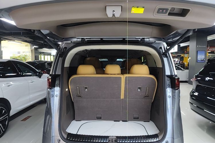 Used Denza D9 2022 DM-i 1040 Prestige Model Trunk