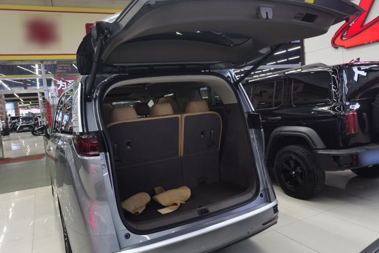 Used Denza D9 2022 DM-i 1040 Prestige Model Trunk