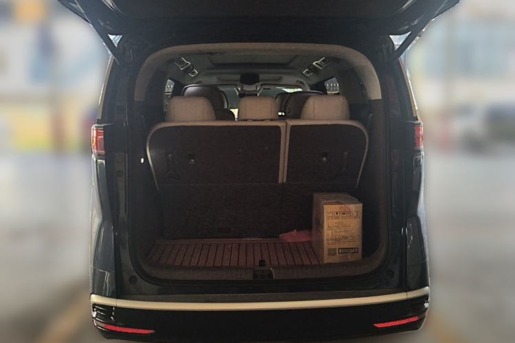 Used Denza D9 2022 DM-i 970 Four-Wheel Drive Flagship Model Trunk
