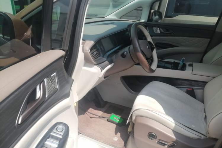 Used Denza D9 2022 DM-i 970 Four-Wheel Drive Flagship Model Driver Seat
