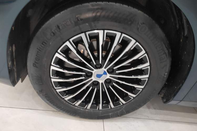 Used Denza D9 2022 DM-i 970 Four-Wheel Drive Flagship Model Exterior 7