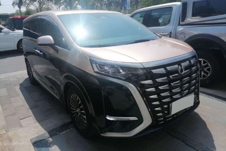 Used Denza D9 2022 DM-i 970 Four-Wheel Drive Flagship Model Front Right 45 Deg