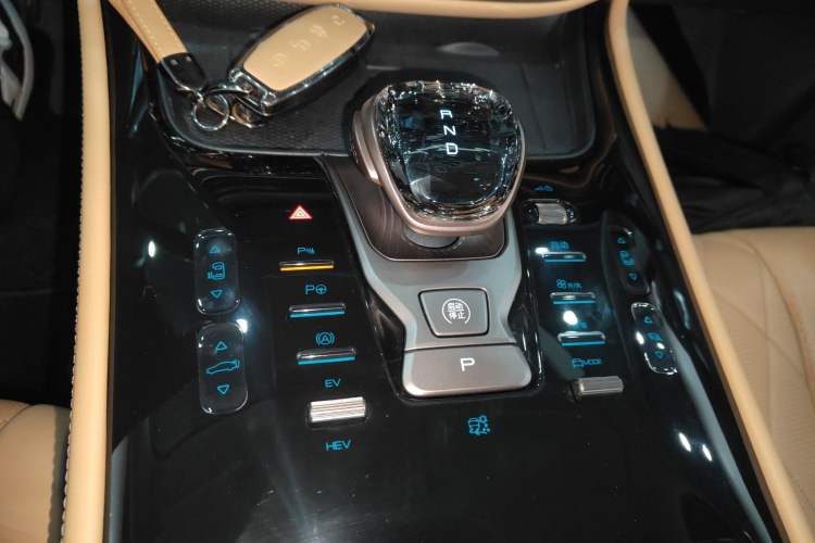 Used Denza D9 2022 DM-i 970 Four-Wheel Drive Flagship Model Gear Lever