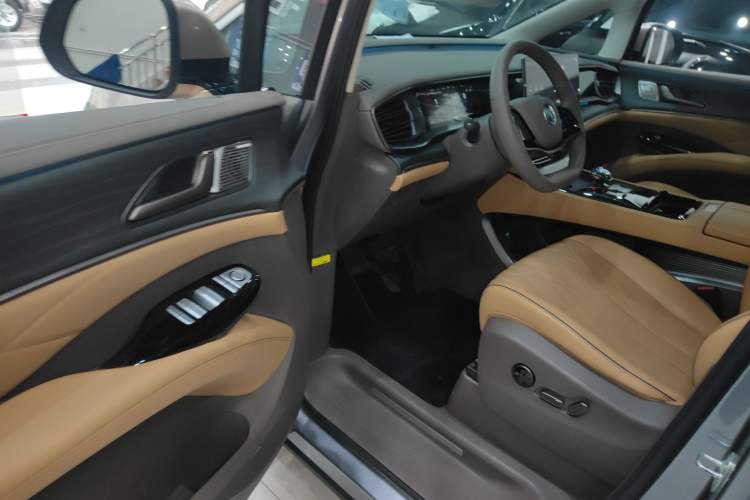 Used Denza D9 2022 DM-i 970 Four-Wheel Drive Flagship Model Interior 3