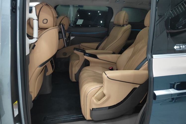 Used Denza D9 2022 DM-i 970 Four-Wheel Drive Flagship Model Interior 4
