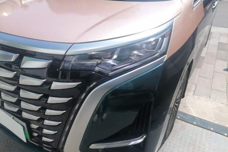 Used Denza D9 2022 DM-i 970 Four-Wheel Drive Flagship Model Left Front Headlight