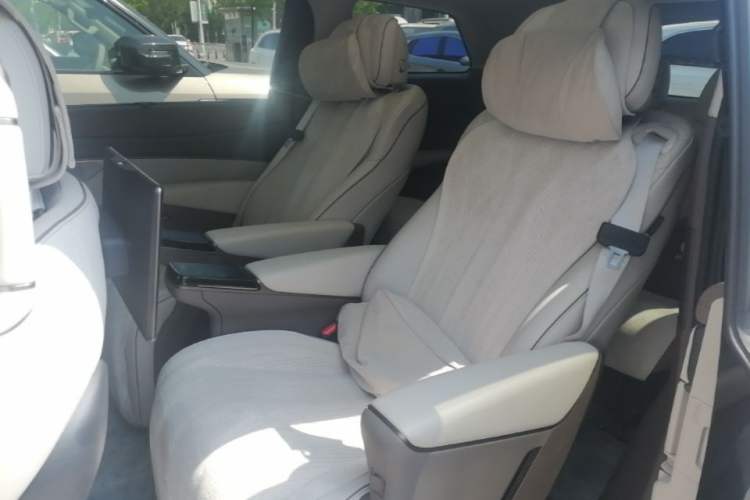 Used Denza D9 2022 DM-i 970 Four-Wheel Drive Flagship Model Left Rear Seat
