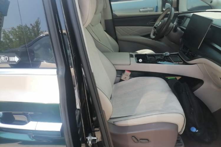 Used Denza D9 2022 DM-i 970 Four-Wheel Drive Flagship Model Right Front Seat