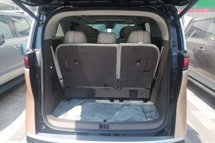 Used Denza D9 2022 DM-i 970 Four-Wheel Drive Flagship Model Trunk