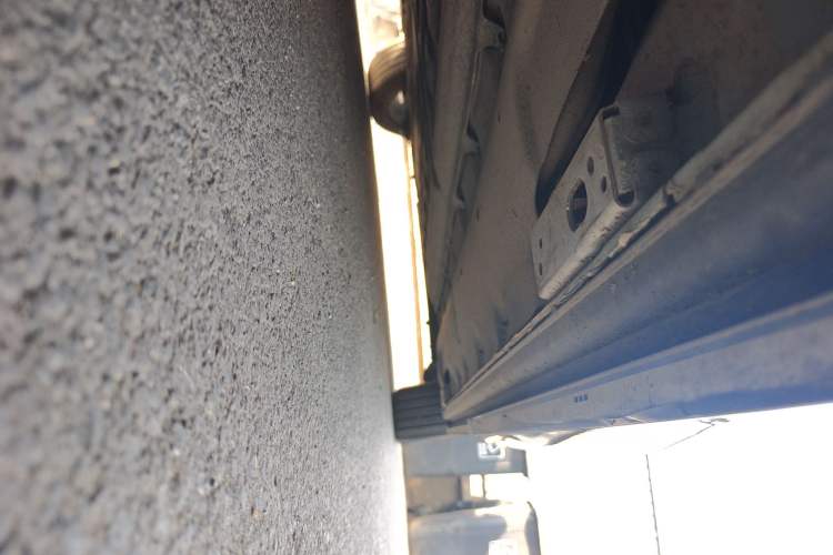 Used Denza D9 2022 DM-i 1040 Prestige Model Chassis Front Left