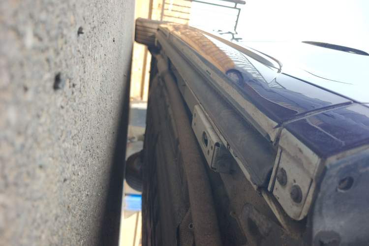 Used Denza D9 2022 DM-i 1040 Prestige Model Chassis Front Right
