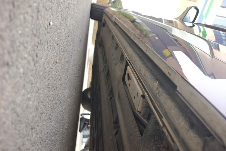 Used Denza D9 2022 DM-i 1040 Prestige Model Chassis Rear Left