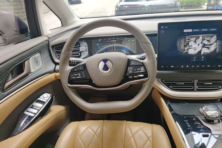 Used Denza D9 2022 DM-i 970 Four-Wheel Drive Prestige Model Steering Wheel