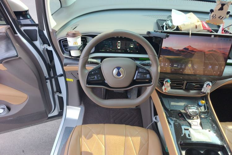 Used Denza D9 2022 DM-i 1040 Prestige Model Steering Wheel