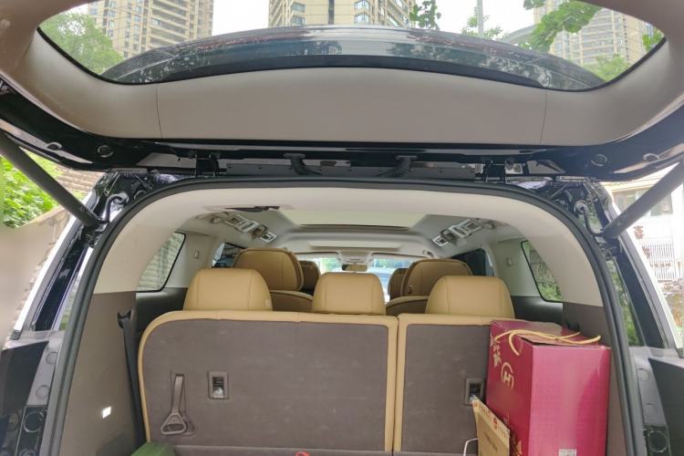 Used Denza D9 2022 DM-i 970 Four-Wheel Drive Prestige Model Trunk