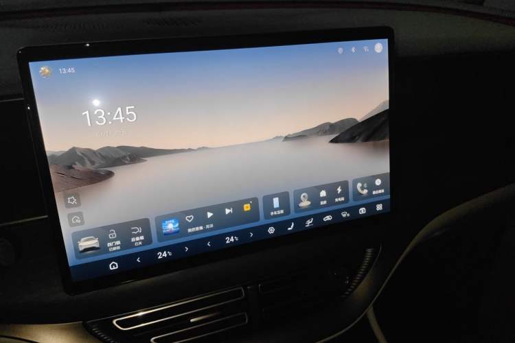 Used Denza D9 2022 DM-i 970 Four-Wheel Drive Flagship Model Audio And AC Panel