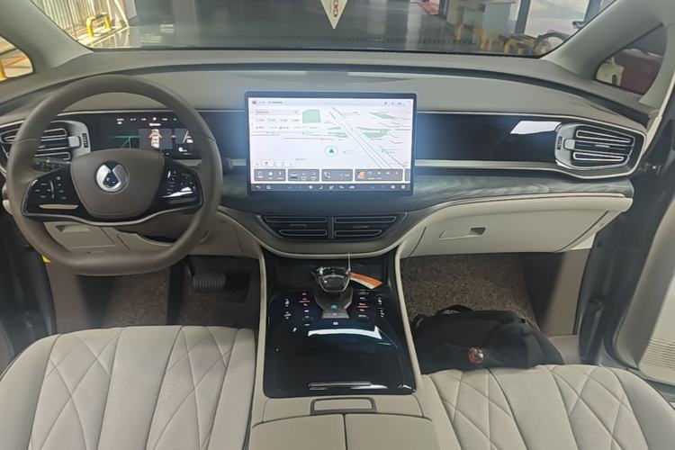 Used Denza D9 2022 DM-i 1040 Prestige Model Center Console