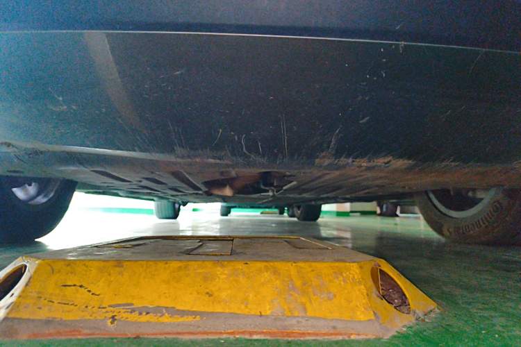 Used Denza D9 2022 DM-i 1040 Prestige Model Chassis Front
