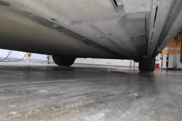 Used Denza D9 2022 DM-i 970 Four-Wheel Drive Flagship Model Chassis Front Left