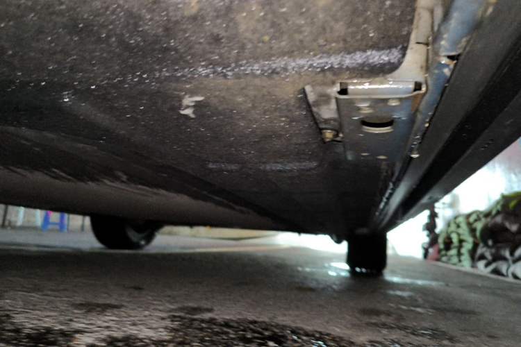 Used Denza D9 2022 DM-i 1040 Prestige Model Chassis Front Left
