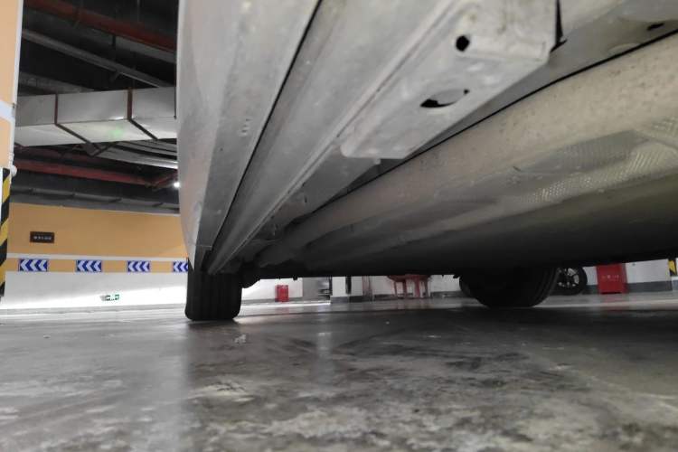 Used Denza D9 2022 DM-i 970 Four-Wheel Drive Flagship Model Chassis Front Right
