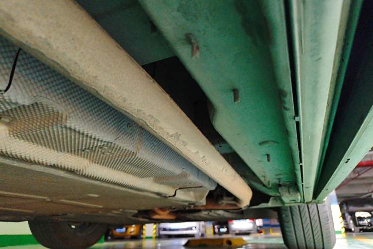 Used Denza D9 2022 DM-i 1040 Prestige Model Chassis Front Right
