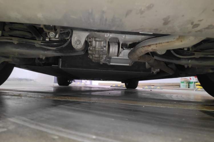 Used Denza D9 2022 DM-i 970 Four-Wheel Drive Flagship Model Chassis Rear