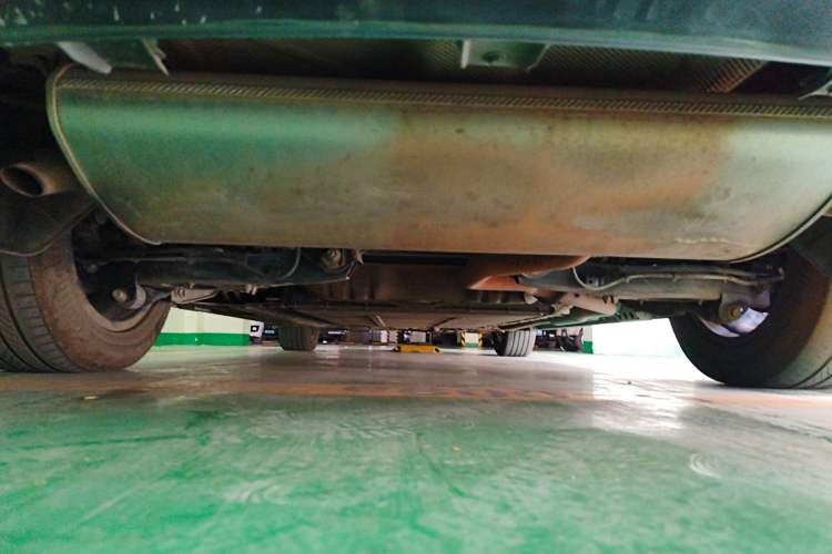 Used Denza D9 2022 DM-i 1040 Prestige Model Chassis Rear