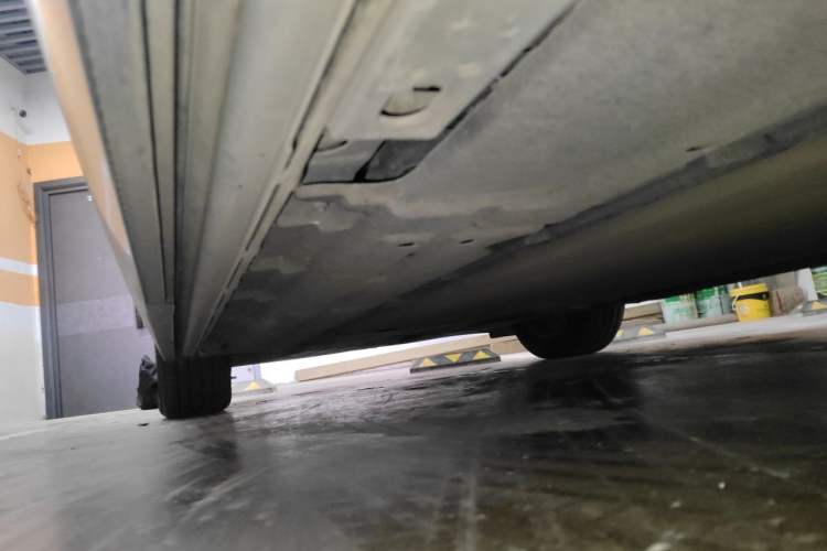 Used Denza D9 2022 DM-i 970 Four-Wheel Drive Flagship Model Chassis Rear Left