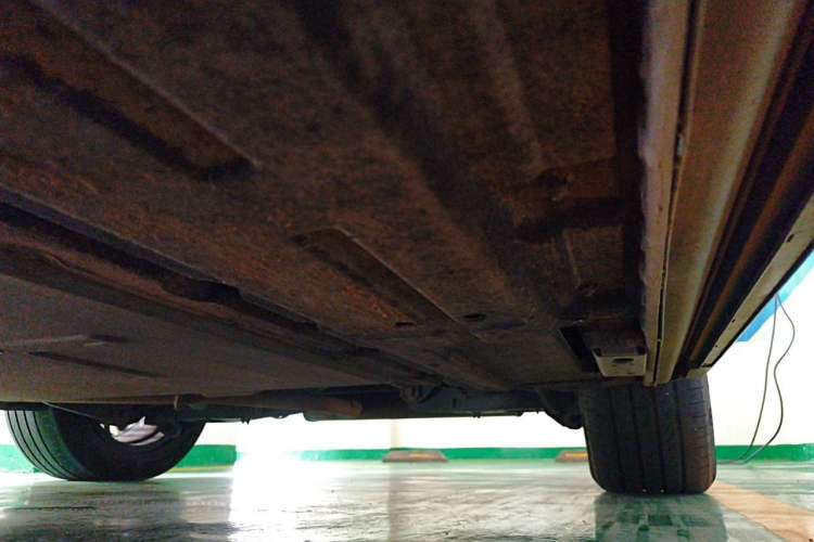 Used Denza D9 2022 DM-i 1040 Prestige Model Chassis Rear Left