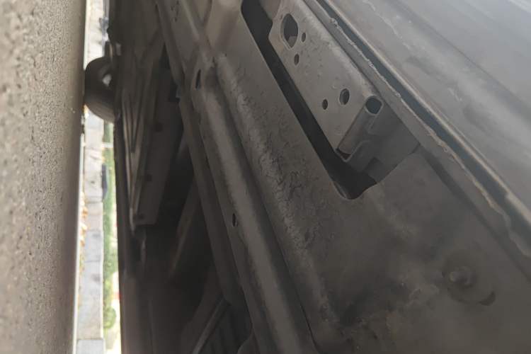 Used Denza D9 2022 DM-i 945 Luxury Model Chassis Rear Left
