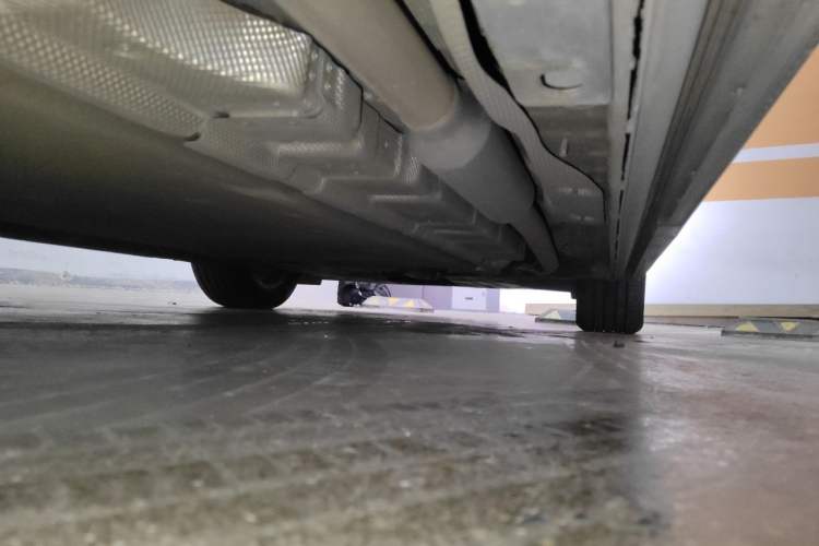 Used Denza D9 2022 DM-i 970 Four-Wheel Drive Flagship Model Chassis Rear Right