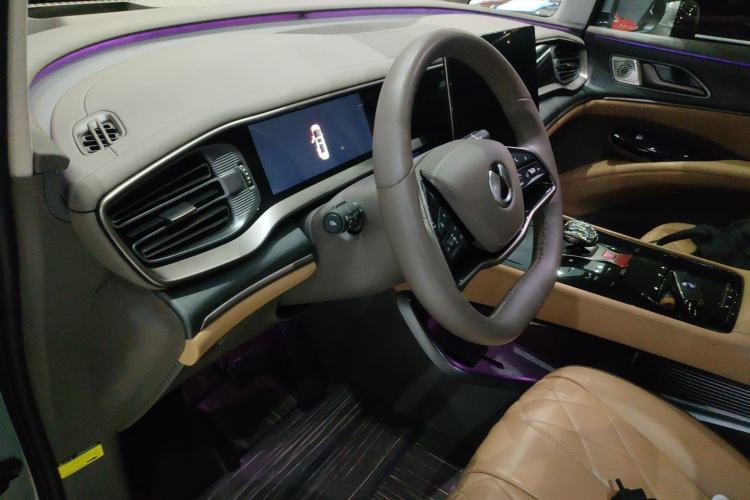 Used Denza D9 2022 DM-i 970 Four-Wheel Drive Flagship Model Driver Seat