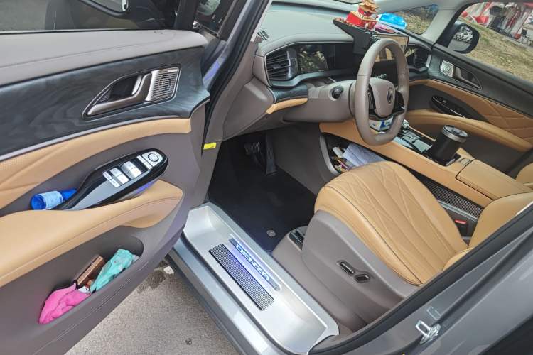 Used Denza D9 2022 DM-i 945 Luxury Model Driver Seat