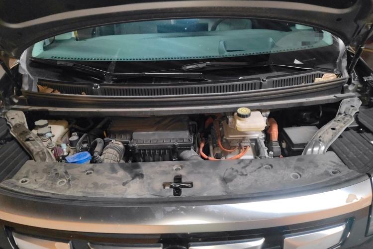Used Denza D9 2022 DM-i 970 Four-Wheel Drive Flagship Model Engine Bay