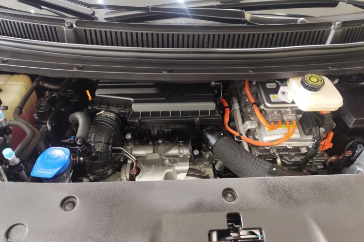 Used Denza D9 2022 DM-i 970 Four-Wheel Drive Flagship Model Engine Bay