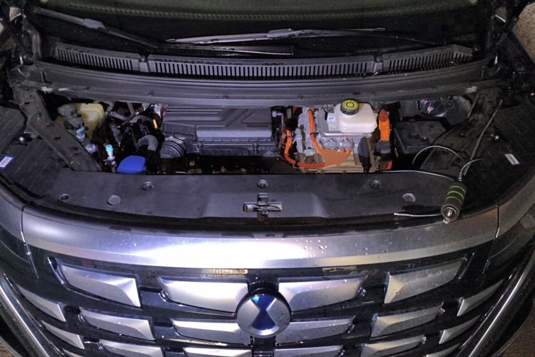 Used Denza D9 2022 DM-i 1040 Prestige Model Engine Bay