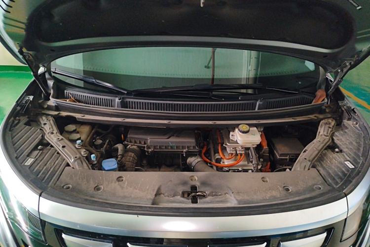 Used Denza D9 2022 DM-i 1040 Prestige Model Engine Bay