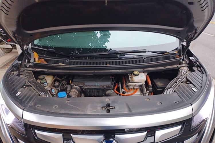 Used Denza D9 2022 DM-i 1040 Prestige Model Engine Bay