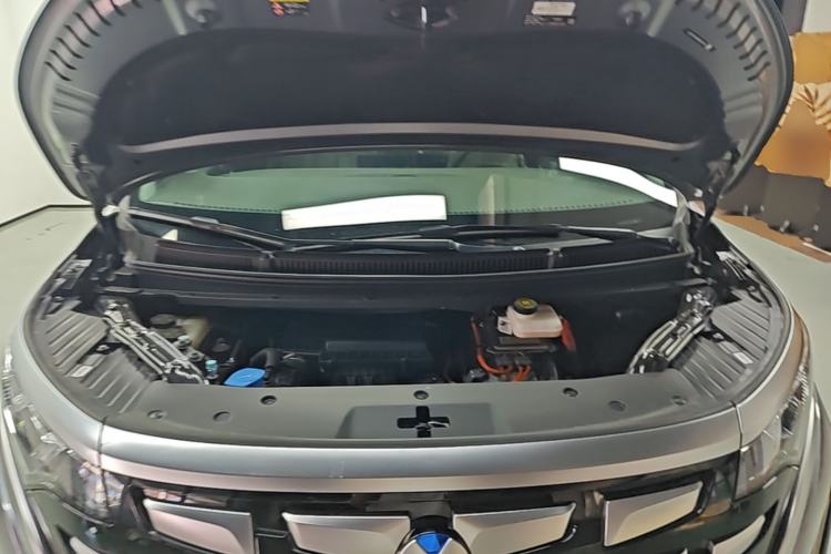 Used Denza D9 2022 DM-i 1040 Prestige Model Engine Bay