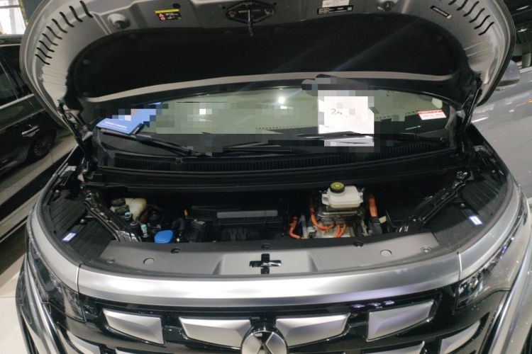 Used Denza D9 2022 DM-i 970 Four-Wheel Drive Flagship Model Engine Bay