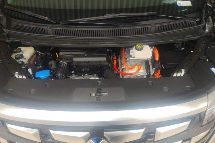 Used Denza D9 2022 DM-i 1040 Prestige Model Engine Bay