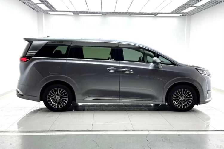 Used Denza D9 2022 DM-i 1040 Prestige Model Exterior 3