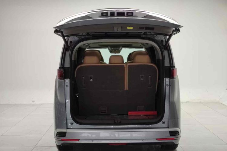 Used Denza D9 2022 DM-i 1040 Prestige Model Exterior 5