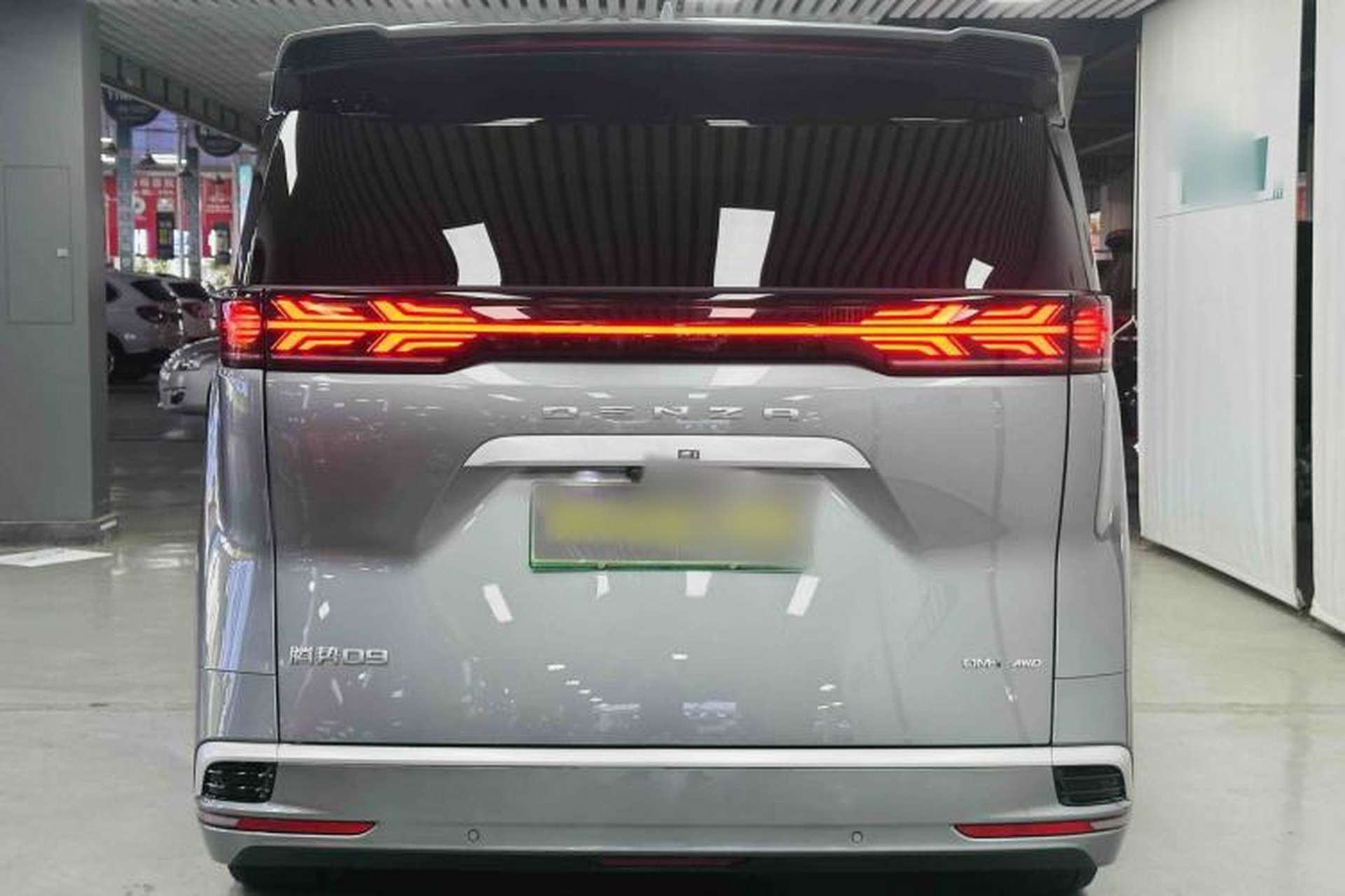 Used Denza D9 2022 DM-i 970 Four-Wheel Drive Flagship Model Exterior 6
