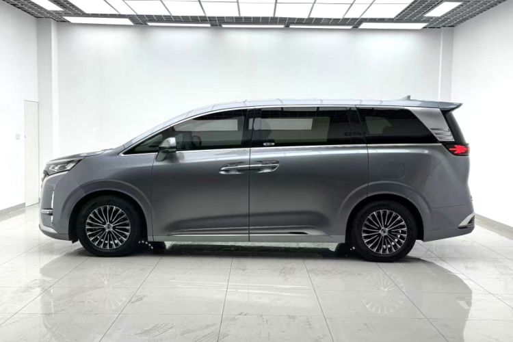 Used Denza D9 2022 DM-i 1040 Prestige Model Exterior 6