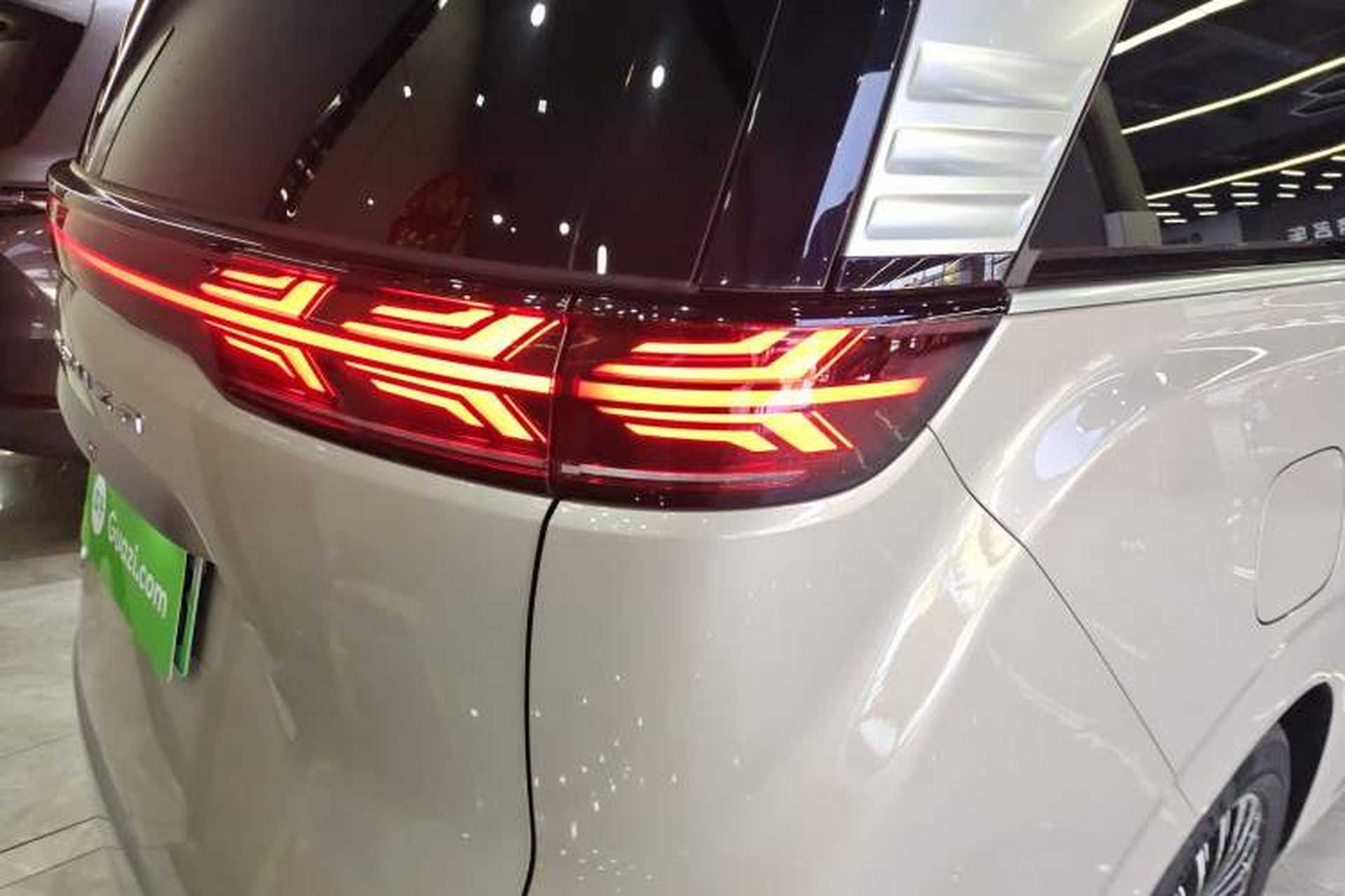 Used Denza D9 2022 DM-i 970 Four-Wheel Drive Flagship Model Exterior 6